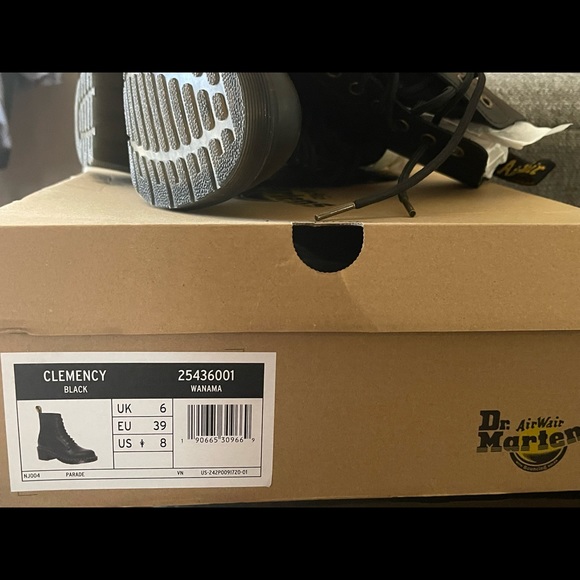 𝐃𝐫. 𝐌𝐚𝐫𝐭𝐢𝐧𝐬 - 𝐋𝐢𝐤𝐞 𝐧𝐞𝐰 🌻 - Picture 2 of 4